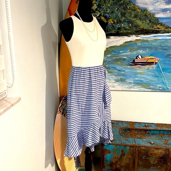 ⭐️Vince Camuto Tiered Blue Stripe,Layered Ruffle Hem,Sleeveless, EUC Size 2 - Picture 4 of 16